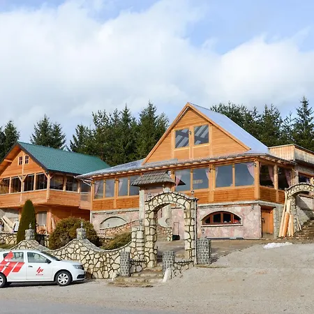 Etno Naselje Kum Bed & Breakfast Sokolac (East Sarajevo)