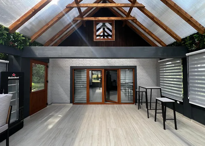 Alojamento de Acomodação e Pequeno-almoço Etno Naselje Kum 4*