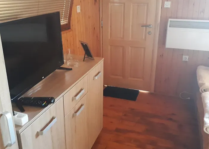 Bed and Breakfast Etno Naselje Kum 4*