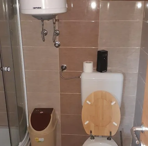 Alojamento de Acomodação e Pequeno-almoço Etno Naselje Kum 4*