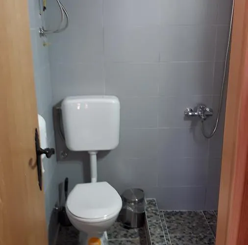 Alojamento de Acomodação e Pequeno-almoço Etno Naselje Kum